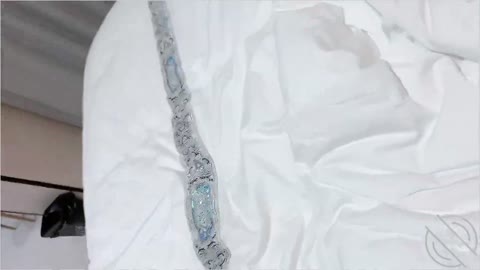 42跟小兰吵了起来，把小兰的奶水被干噴射出来了！